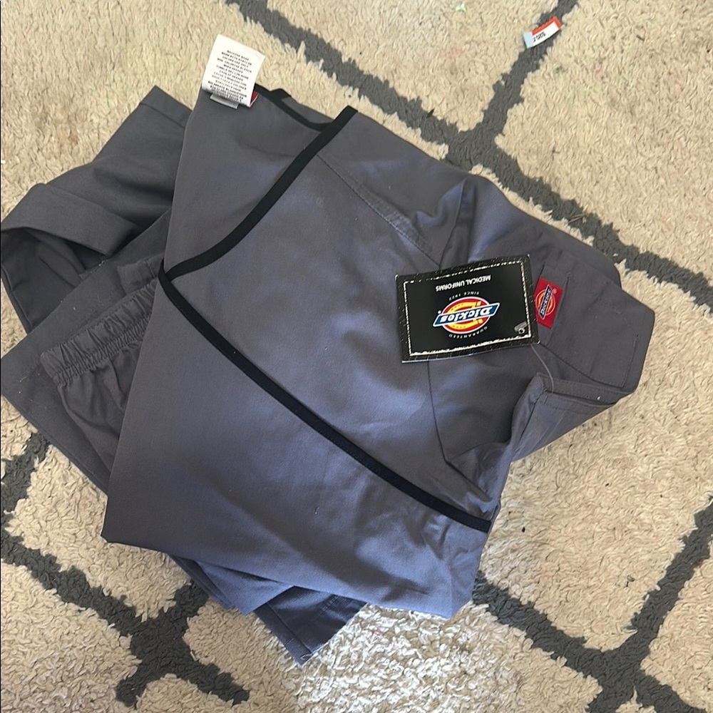 Dickies Gray scrub set